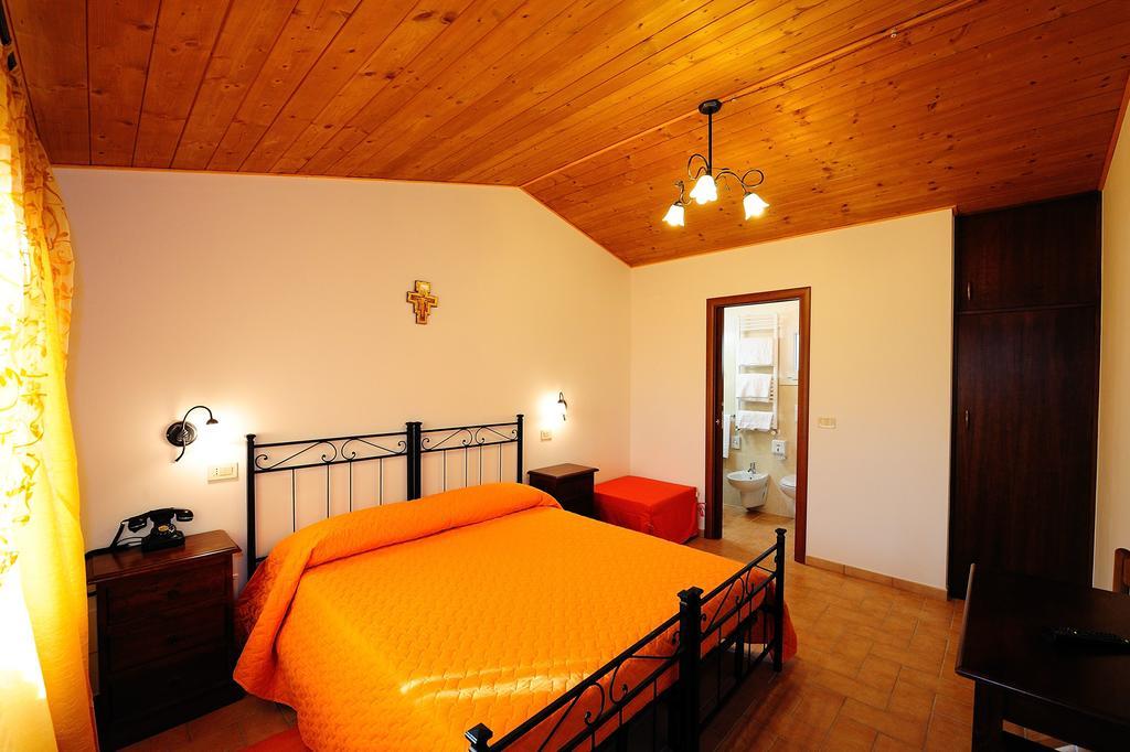 Colle Degli Olivi Snc Guest House Асизи Екстериор снимка