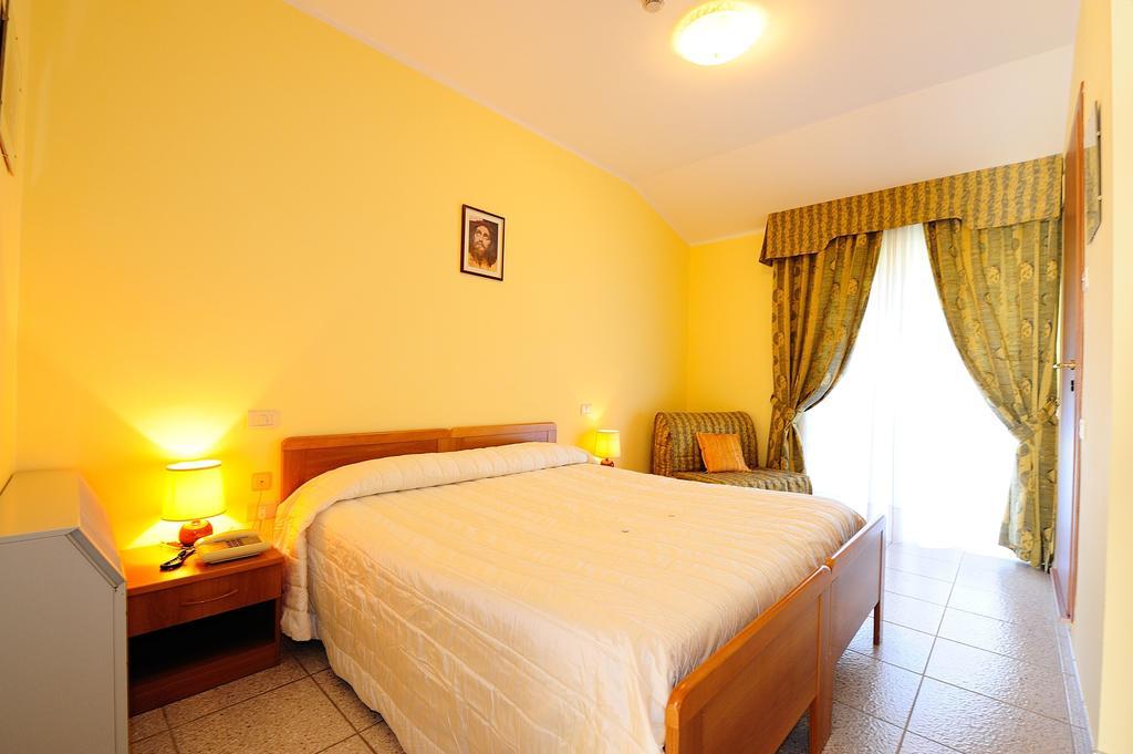 Colle Degli Olivi Snc Guest House Асизи Екстериор снимка