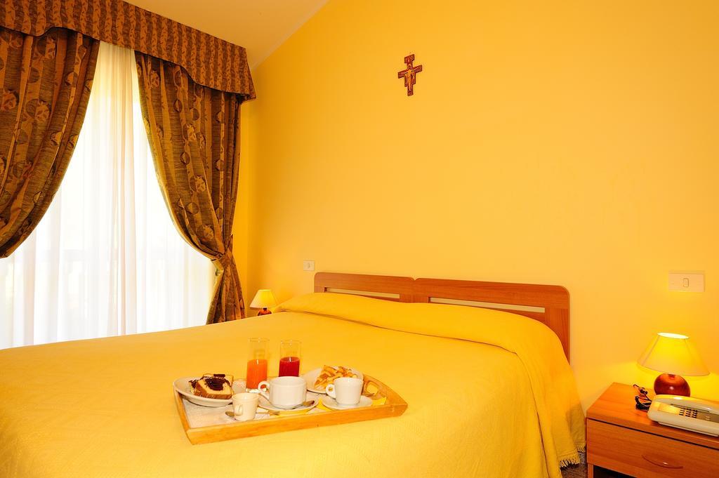 Colle Degli Olivi Snc Guest House Асизи Екстериор снимка